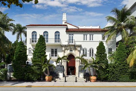 versace morto a miami|giannis at former versace mansion.